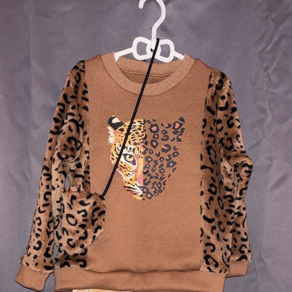 Leopard print crew neck sweatshirt with matching purse - Picture 1 of 3